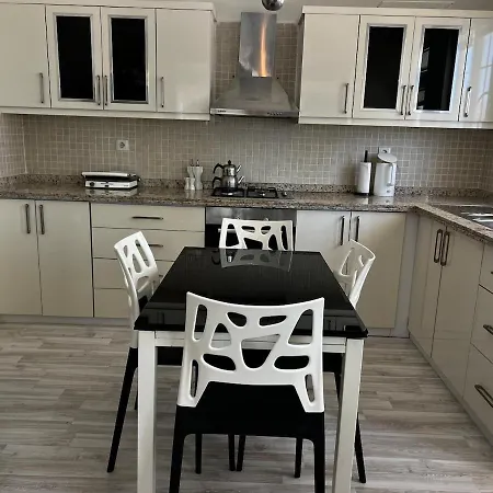 Entire In Residential Compound With Great Location Σιντέ