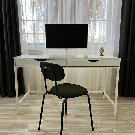 Entire In Residential Compound With Great Location 公寓 *