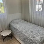 Entire In Residential Compound With Great Location Lägenhet Side